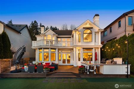 3671 Lake Sammamish NE