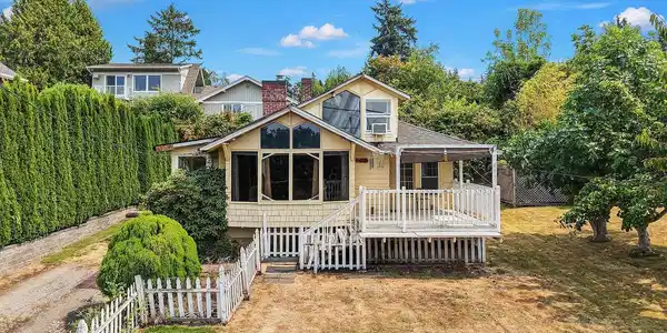 2728 60th SE