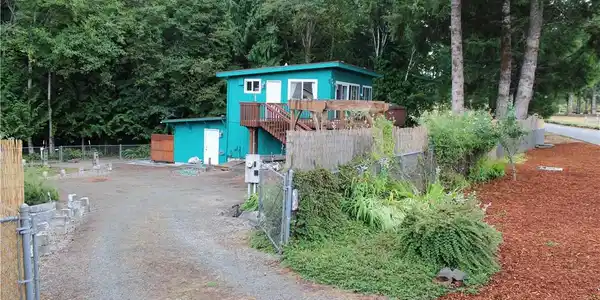 901 SE Crescent Drive