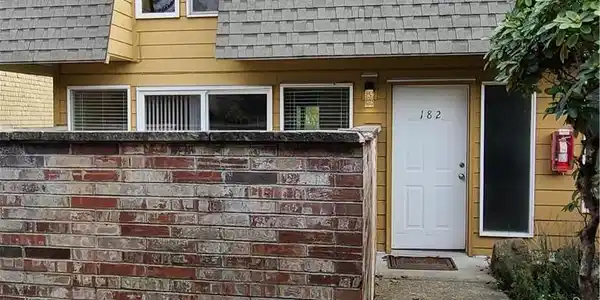 220 SW 200th Street