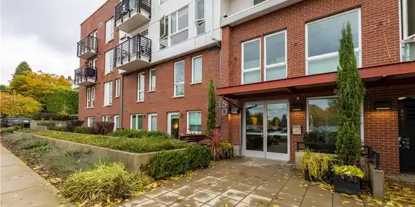 750 11th E