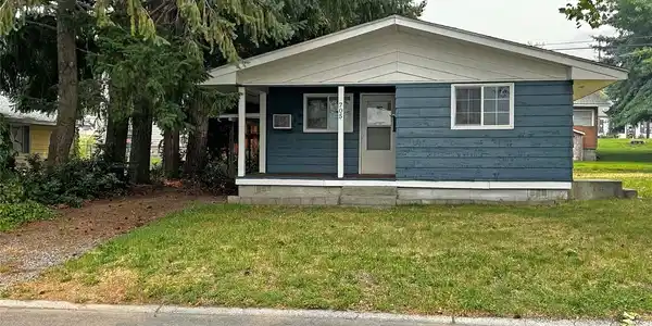 705 Cedar