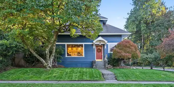 221 20th SW
