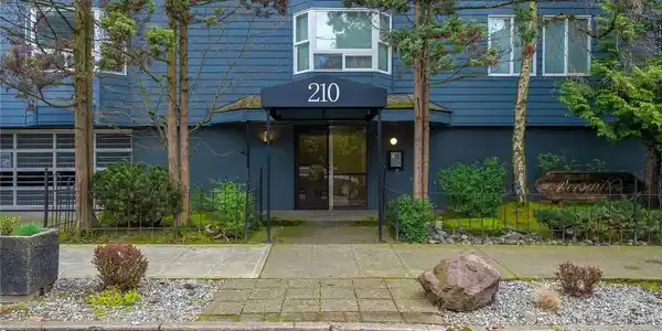 210 Boylston E