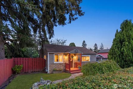 225 74th SE