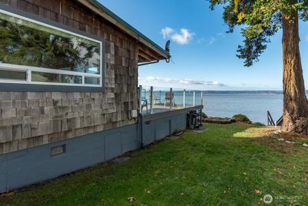 19422 Soundview NW