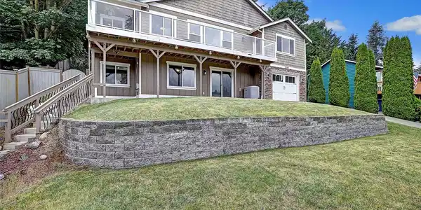 2102 256th NW