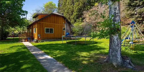 2474 Larsen Ln