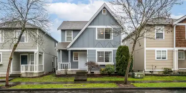 2707 8th SE