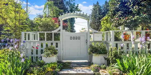 7541 Seward Park S