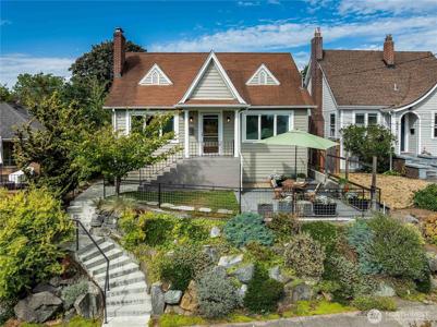 8233 16th NE