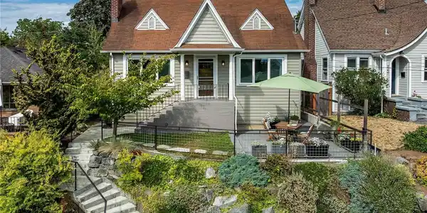 8233 16th NE