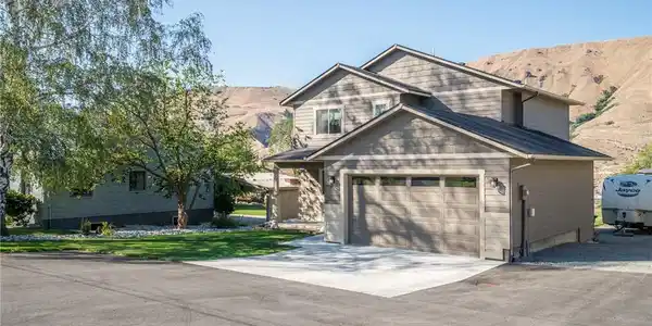 820 Highline Drive