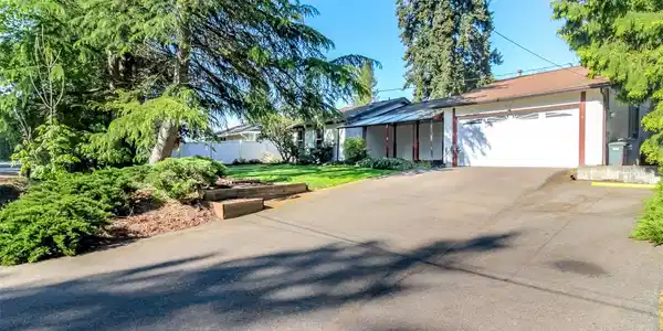 3118 106th E