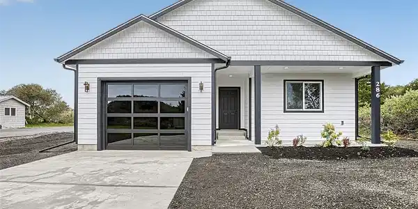 130 Glover NE