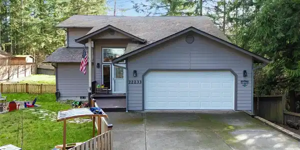 22233 Clear Lake SE