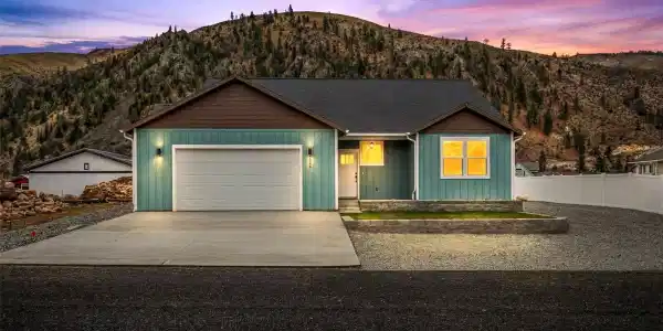 3878 Stayman Flats