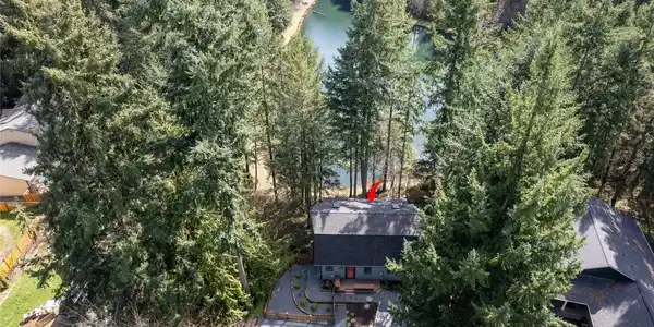 22221 Clear Lake SE