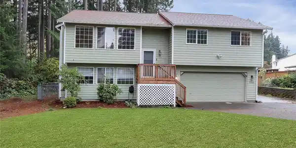 7600 38th Ct SE