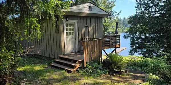 5712 Lake Bosworth