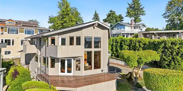 3310 Lake Washington N