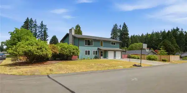 2558 25th SE