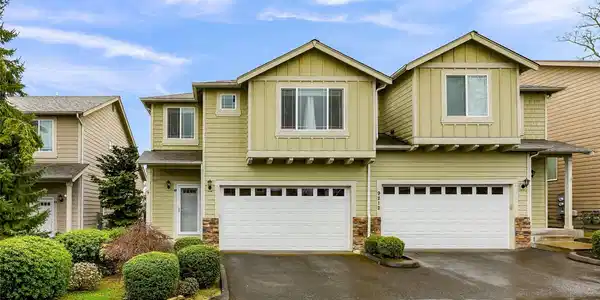 9212 11th NE