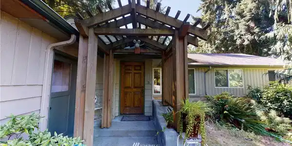 N 199th Street