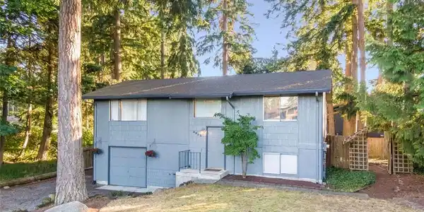 5502 192nd E