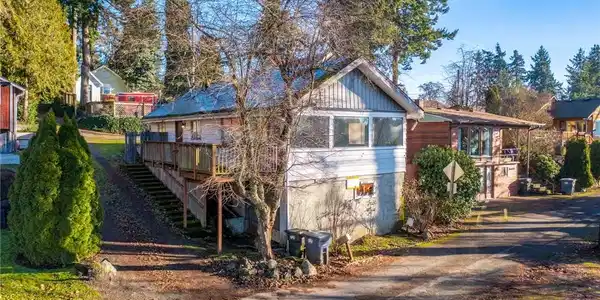 16015 Lakeside S