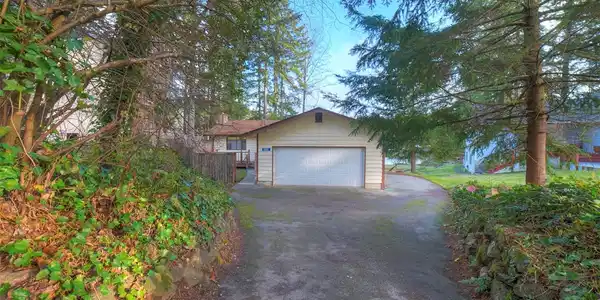 14011 Lakeview NW