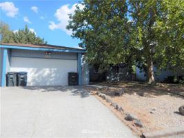 2137 Crestmont