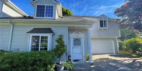 4401 Governor SE