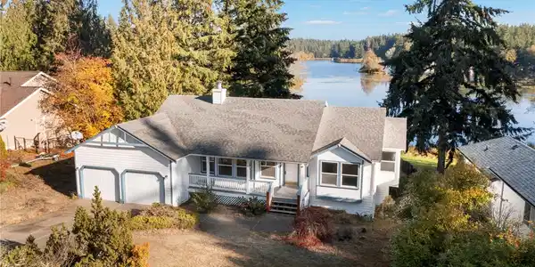 13886 Canvasback NW