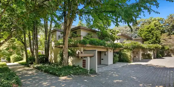 916 Highland