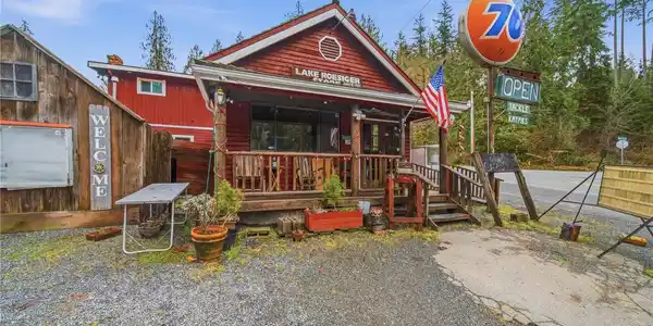 810 Lake Roesiger