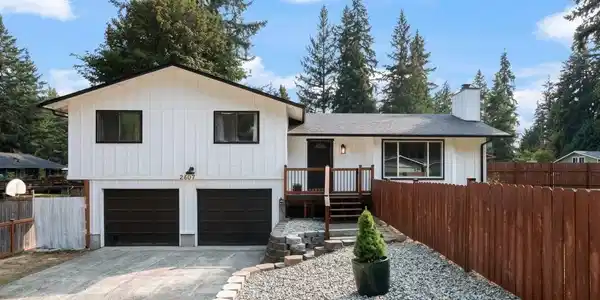8407 Lake Forest SE