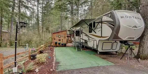 1546 Reservation SE
