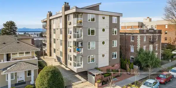 215 14th E