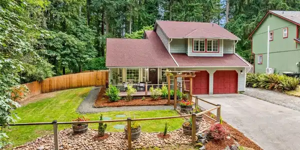 7649 Kittiwake Dr. SE