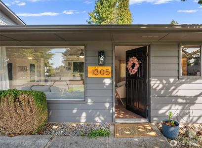 1305 Lake view