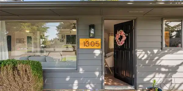 1305 Lake view