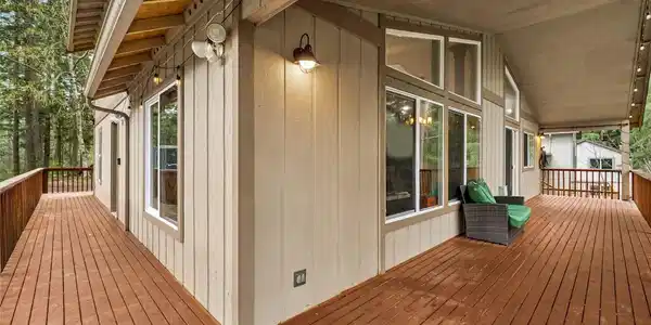 17631 Clear Lake SE
