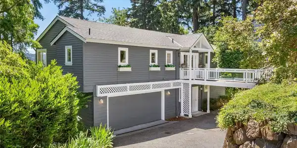 9210 Parkwood Ridge