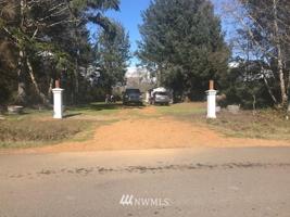 468 Lake West NE