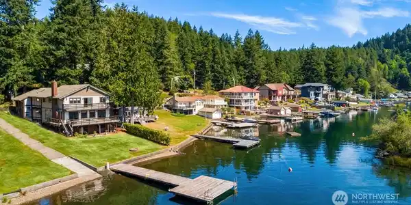 1633 Summit Lake Shore NW