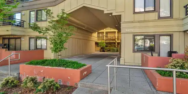 3401 Wallingford N