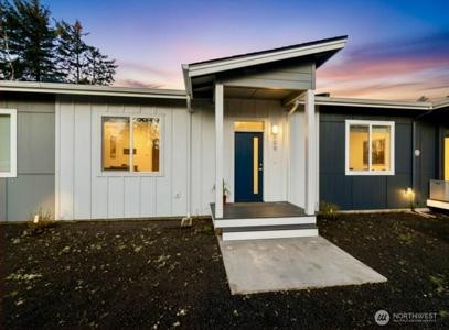 609 Sunset NE