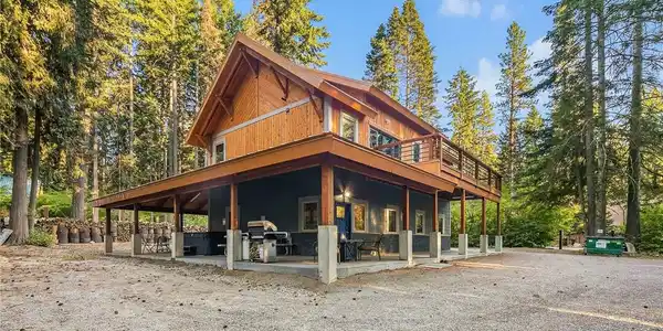 911 Lake Cabins Road