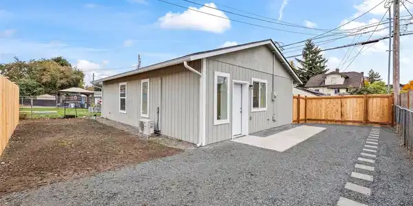 2135 Sheridan